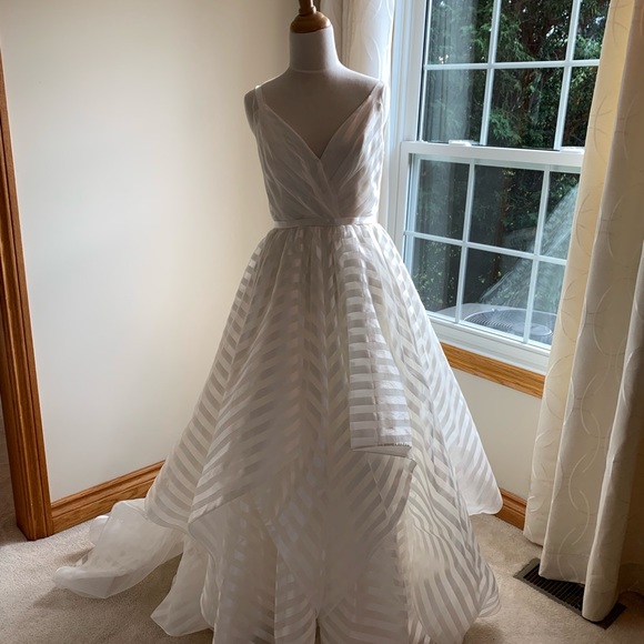 Hayley Paige Decklyn Wedding Gown - Picture 2 of 8